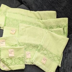 JCPenney Set of 6 Pale Lime Green Towels with Patterned Border And Fringe NWT